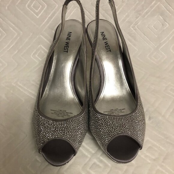 Beautiful Nine West silver glitter heels - Picture 2 of 4